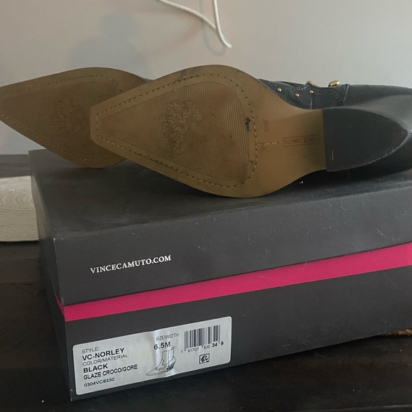 Vince Camuto Norley Booties - Picture 5 of 6